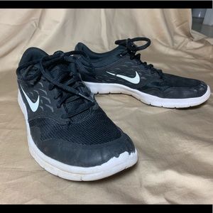 Nike black running shoe Size: 8.5